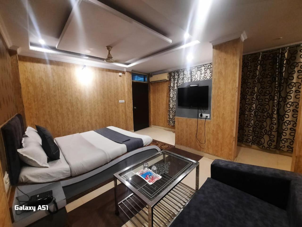 Hotel Rock View Pachmarhi Bagian luar foto